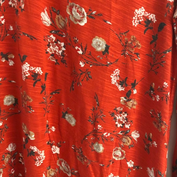Lucky Brand red floral top blouse lace details viscose soft key hole neck sz XS - Picture 10 of 15